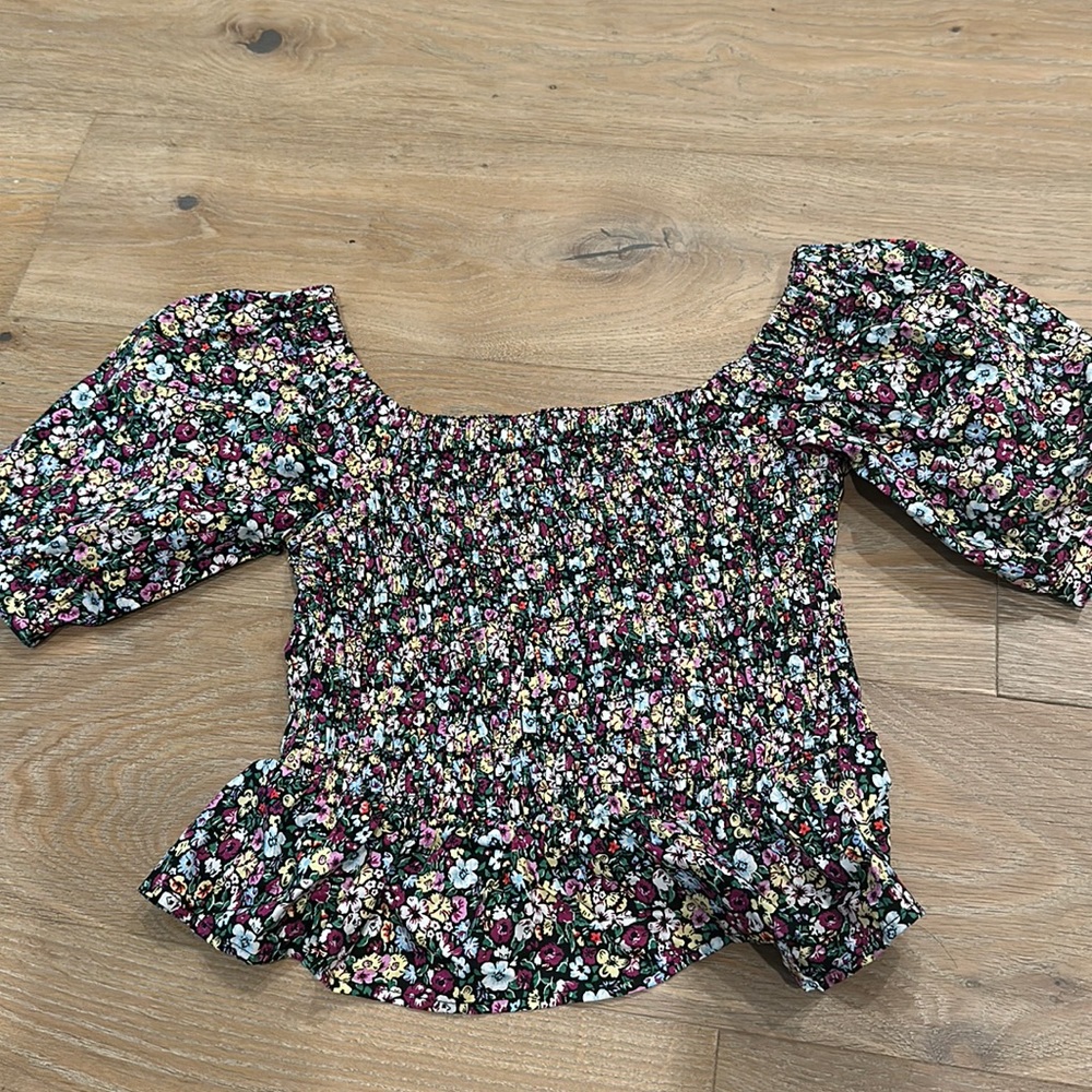 Floral fitted puffy sleeve top